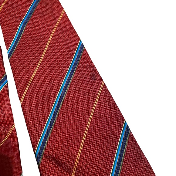Vintage Burberrys tie 100% Silk - Red and Blue Made in the USA Burberry - Picture 7 of 11